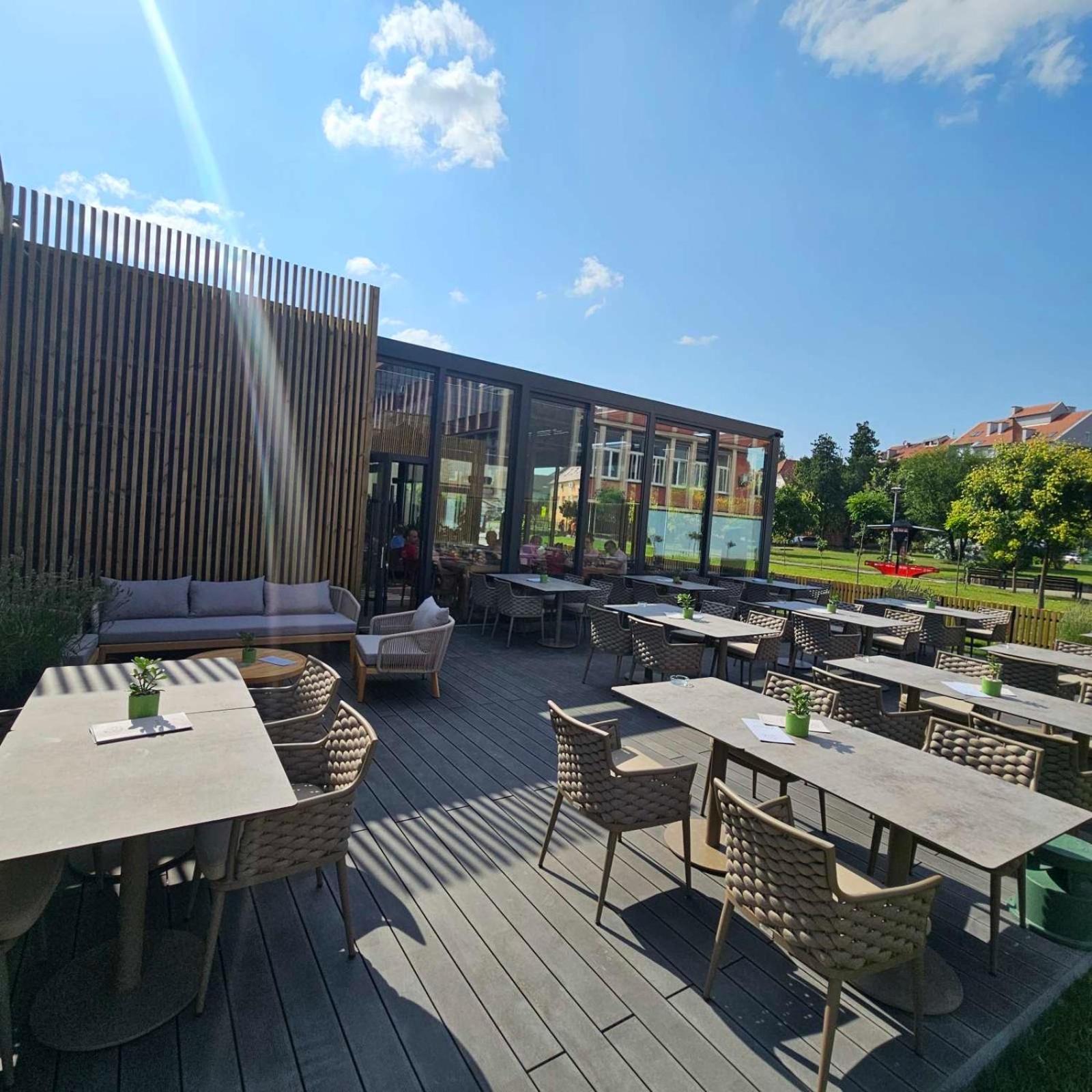 Santa Villa & Restaurant Сремска-Митровица Экстерьер фото